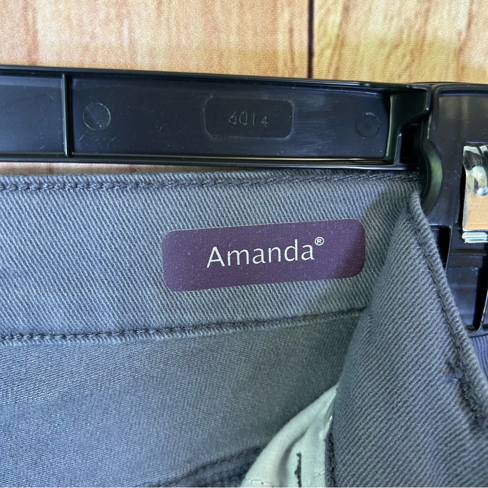 Gloria Vanderbilt Amanda Jeans Womens Size 18 Grey Denim Pants Straight plus - Picture 6 of 16